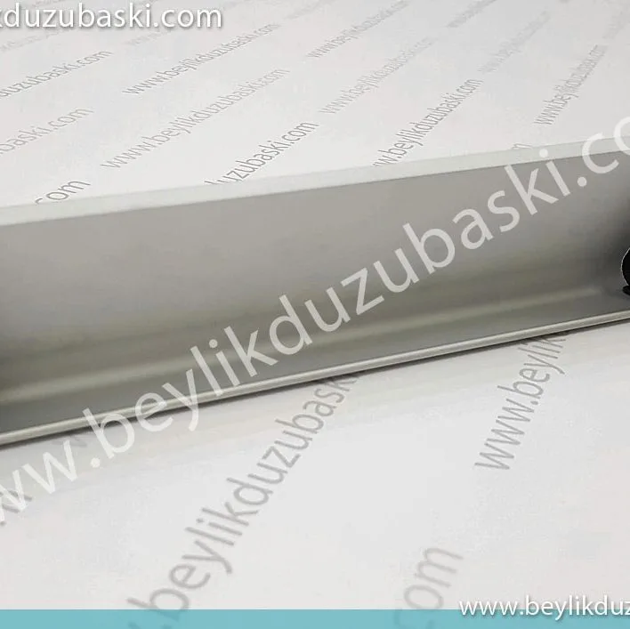 masa-üstü-alüminyum-isimlik-kaliteli-masa-isimliği-içi-değişen-kaliteli-masa-isimliği-toplantı-odası-masa-isimliği-etkinlik-masa-isimliği