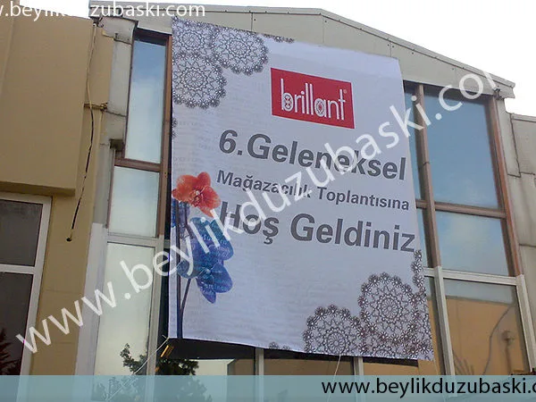 brillant-için-dış-cepheye-büyük-ebat-vinil-baskısı-ve-yerinde-uygulaması