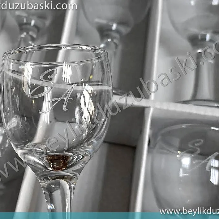 cam baskı, cama baskı, cam bardak üzerine baskı, likör bardağına baskı, cam üzerine isim yazılması, cama baskı örneği, acil cam baskı
