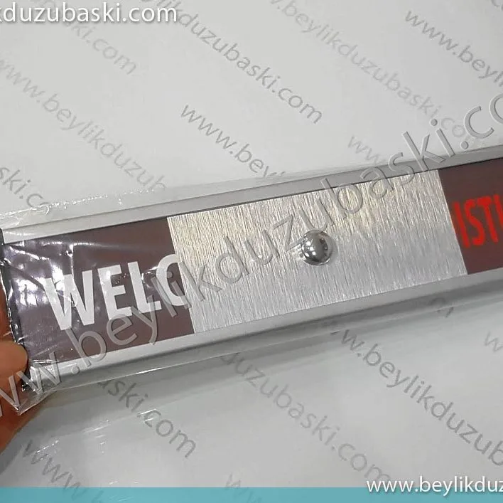 ingilizce sürgülü kapı tabelası, alüminyum iç yazıları değişen, kaliteli kapı tabelası