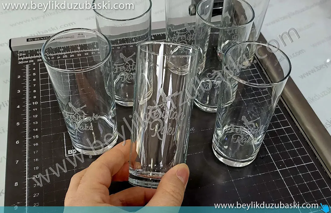 rakı bardağı baskısı, cam üzerine baskı, lazer ile cama baskı, cam baskı merkezi, cama yazı ve logo baskısı, acil baskılarınız yapılır