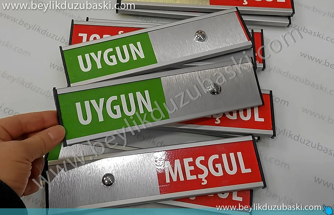 sürgülü isimlik, kapı üzerine tabela, alüminyum serbest meşgul, kapı isimliği, uyarı için kullanılan kapı tabelası, kaydırmalı kapı isimliği, kaydırma tabela imalat