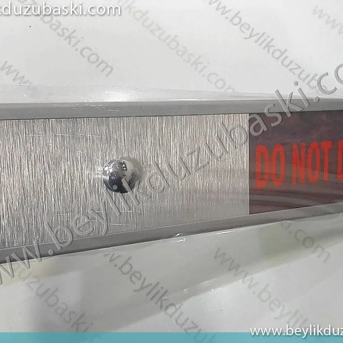 sürgülü kapı tabelası, acil kapı isimliği, ingilizce yazılı kapı tabelası, içi değiştirilebilie kapı yazısı