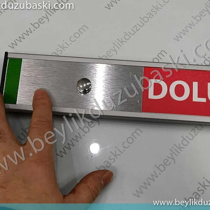 Boş Dolu Kapı isimliği, sürgülü, baş ve dolu yazılı kapı tabelası, iç yazılar değişebilir, renkleri düzenlenebilir, sürgü aparatlı kapı tabelası