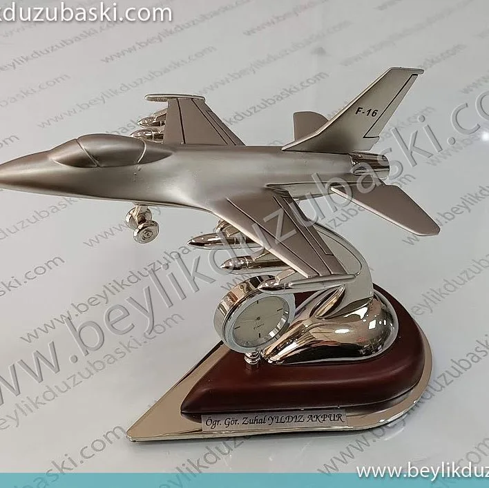 F16 masa üzeri, uçak figürü, hediye ürün, kaliteli malzeme, gerçek metal ve Ahşap malzeme, isim baskılı havacılık için üretilen, hediyelik eşya