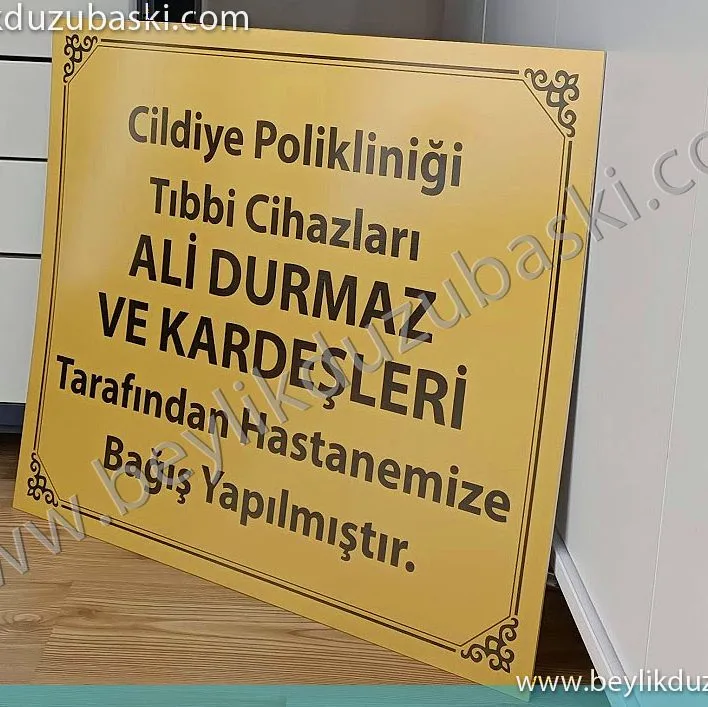 altın yaldız üzerine baskılı, ucuz plastik tabela üretimi, istenilen ebatta üretim mümkün, beylikdüzü ucuz iç ve dış mekan kapı tabelaları