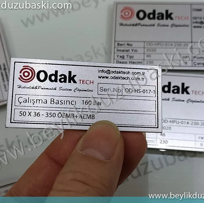 hazır metal plakalara, lazer ile markalama içerik yazılır, adede ve yazı bilgisine göre fiyyat değişir, lazer ile markalama çelik plaka üzerine baskı, alüminyum üzerine baskı