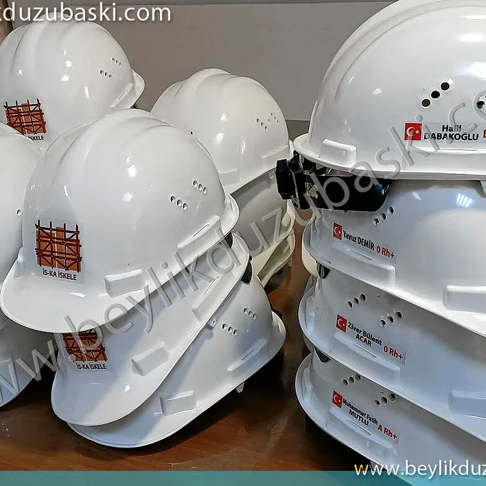 is-ka iskele için, beyaz baret baskısı, açık alanda kullanıma uygun, CE belgeli, kaliteli baskılı, baret, şeffaf etiket baskılı, çıkmaz, kazınmaz etiket