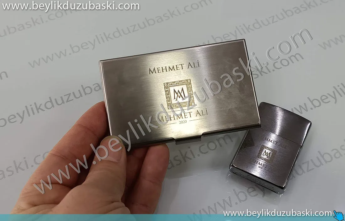 metal kartvizitlik, sigara tabakası, çakmak, zippo üzerine lazer ile, isim logo veya markalam yapılması