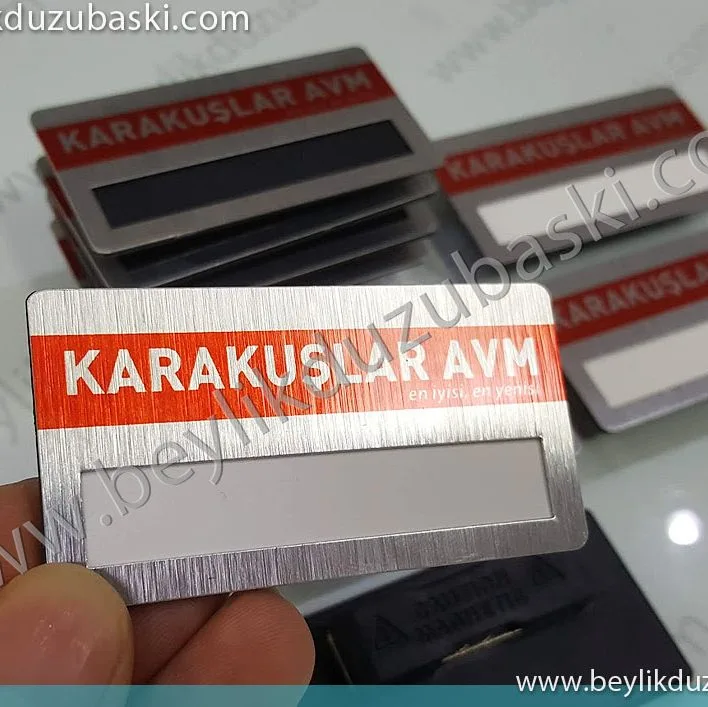 Karakuşlar AVM, metal yaka isimliği, içi değişebilen, mıknatıslı, kaliteli yaka isimliği