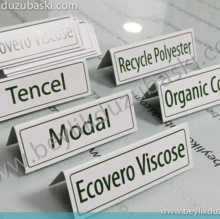metal masa isimliği, metal plaka, masa isimliği, üretimi, üçgen şeklinde bükümü yapılan metal masa üzeri, vitrin içi, ürün önü bilgilendirici, levha baskıları, üretim ve imalat