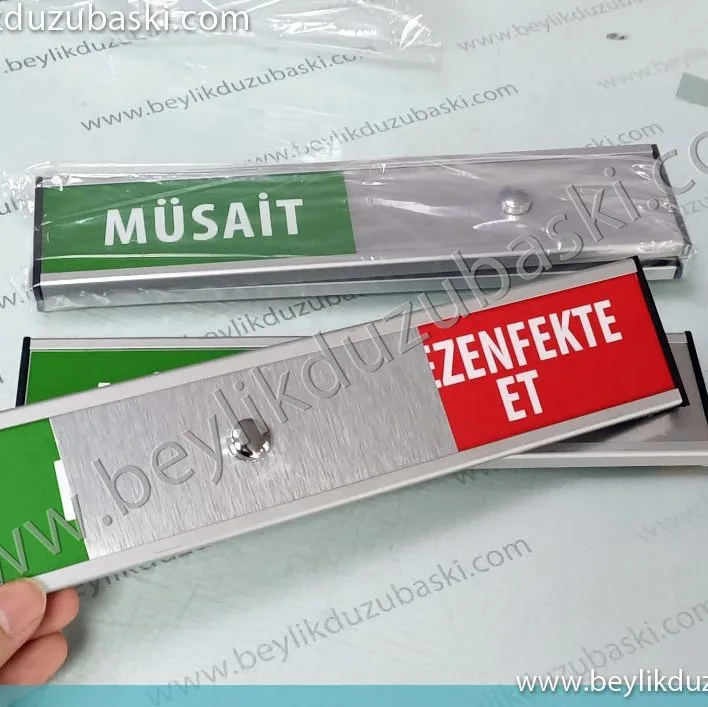 sürgülü, 25x6 cm ebadında, iç tasarımı isteğe bağlı hazırlanan, aynı gün gönderilen, alüminyum kapı tabelası, kullanıma uygun, metal kapı tabelası
