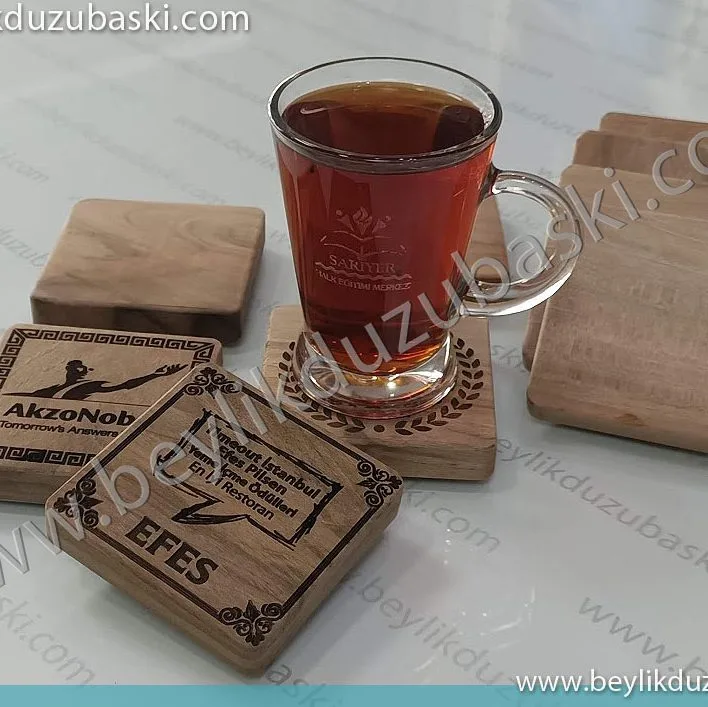 ahşap bardak altı, 8 cm ebadında, 1,5 cm kalınlığında, ceviz ağacından, üzeri lazer baskılı, kalıcı, çıkmayan kaliteli baskılı, ceviz ağacı, bardak altı