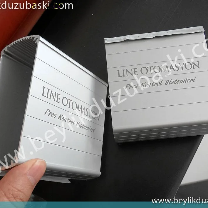 alüminyum profile logo baskı, lazer ile markalama, lazer ile metal üzerine logo baskı, lazer markalamai alüminyum üzerine baskı, lazerle kazıma ve markalama yazı yazılması