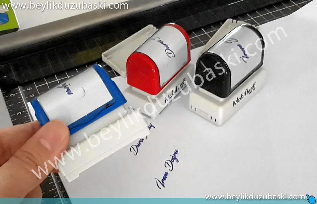 Kaşe, kaliteli kaşe, isim ve imza baskılı kaşe, şehir dışına gönderim, aynı gün kargo, gerçek imza ve yazı gibi kaşe, kaliteli kaşe, aynı gün gönderim Stamp, quality stamp, name and signature printed stamp, shipping abroad, same day shipping, real signature and stamp like text, quality stamp, same day shipping