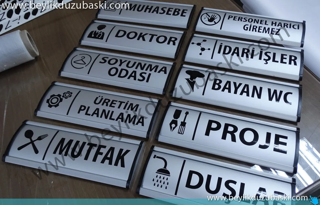 logo baskılı kapı tabelası, yönlendirme kapı tabelası, acil kapı tabelası, kaliteli alüminyum, bombeli kapı isimliği