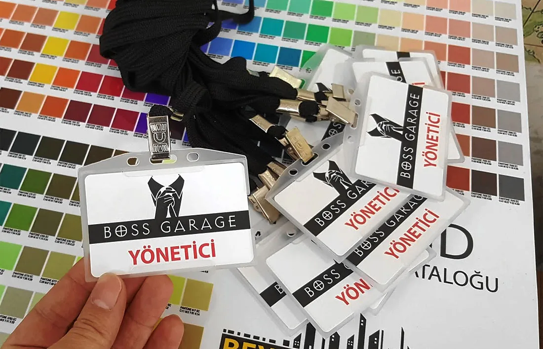 çalışan yaka isimliği, boyun ipi, askılı yaka kartı, plastik yaka isimliği, boyun askılı, ipli yaka isimliği, kaliteli ürün, hızlı üretim, Boyun ipi, yaka isimliği, ip askılı yaka kartı, personel isimliği, plastik kart baskılı, employee name collar, lanyard, lanyard collar, plastic collar lapel, neck strap, cord lapel collar, quality product, fast production, lanyard, collar lapel, lanyard tag, personnel name tag, plastic card printed