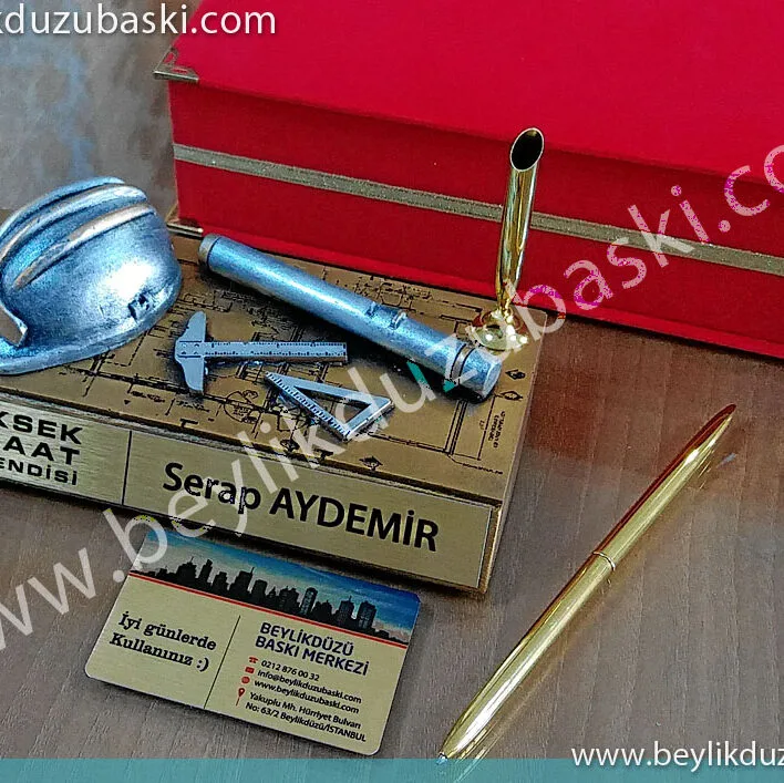 yüksek çevre mühendisi, baskılı masa isimliği, hediye masa üzeri kullanım için, isim baskılı, kutulu, kaliteli malzeme, acil isim baskılı kişiye özel hediye ürünler