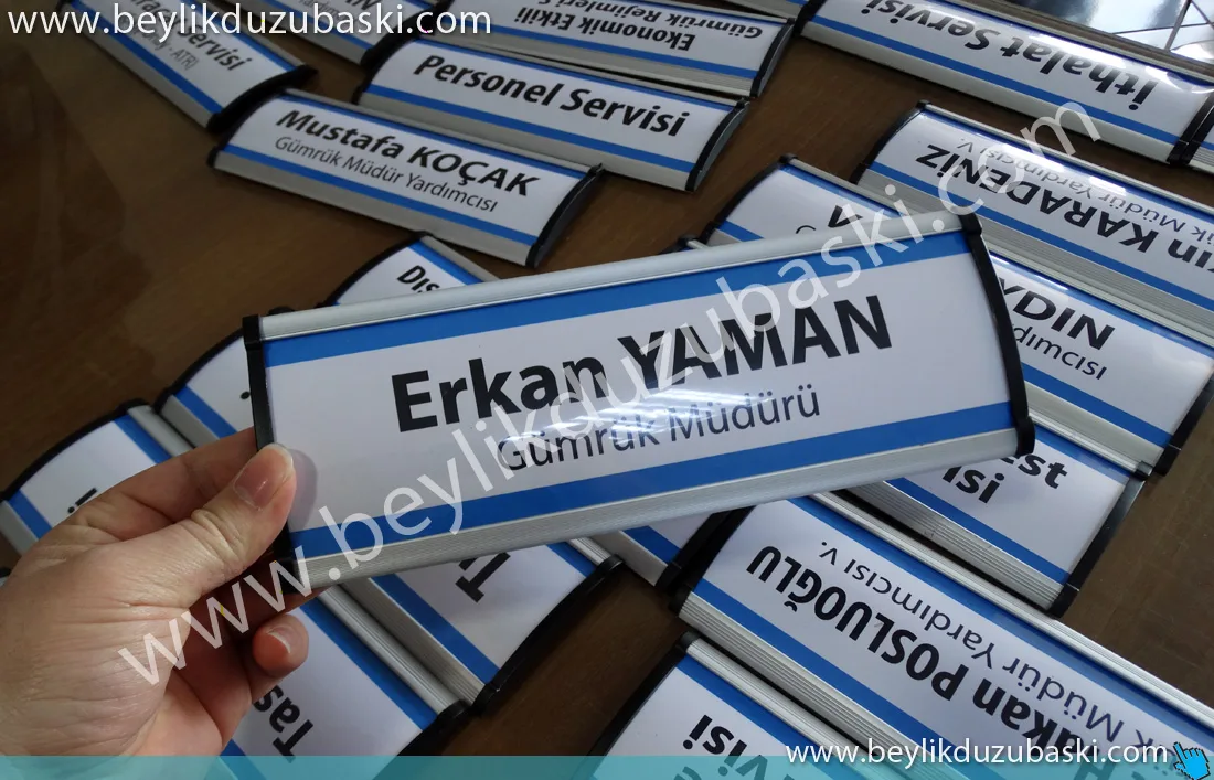 okul için, içi değişen, kapı isimliği, dekoratif vidalı, içine kağıt konan ürün, adetli alımlarda fiyat revizesi yapılır, acil kapı tabelası