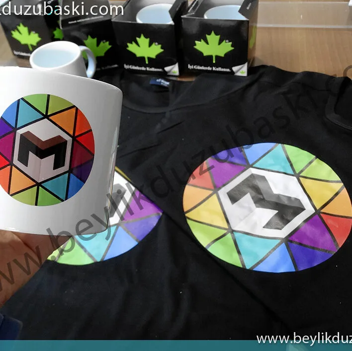 t-shirt ve kupa baskı, ayrı ayrı ürünlere, aynı logo baskısı yapılmıştır, acil üretim yapılmaktadır, beylikdüzü baskı merkezi