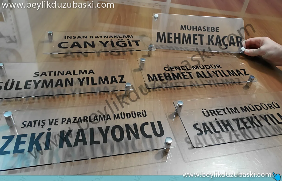 Dekoratif vidalı kapı tabelası, şeffaf cam kapı tabelası