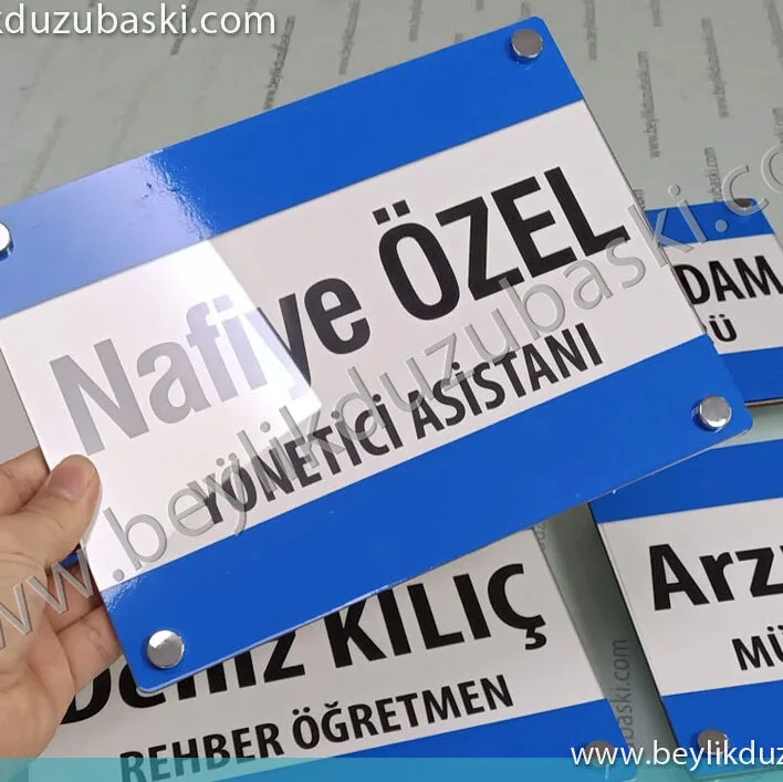 okul için kapı isimliği, içi değişen kapı tabelası, pleksi ve dekoratif vida kapı isimliği, kaliteli, şık ve içi değişen, okul kapı tabelası