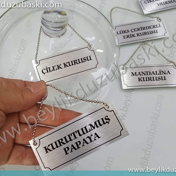 Zincirli, metal, tanıtım kartı, ürün üzerine takılan, ürün isim yazılı, açıklayıcı metal plaka, askılı, zincirli, metal tabela, istenilen ebat ve adet yapılır, alüminyum paslanmaz, zincirli tabela