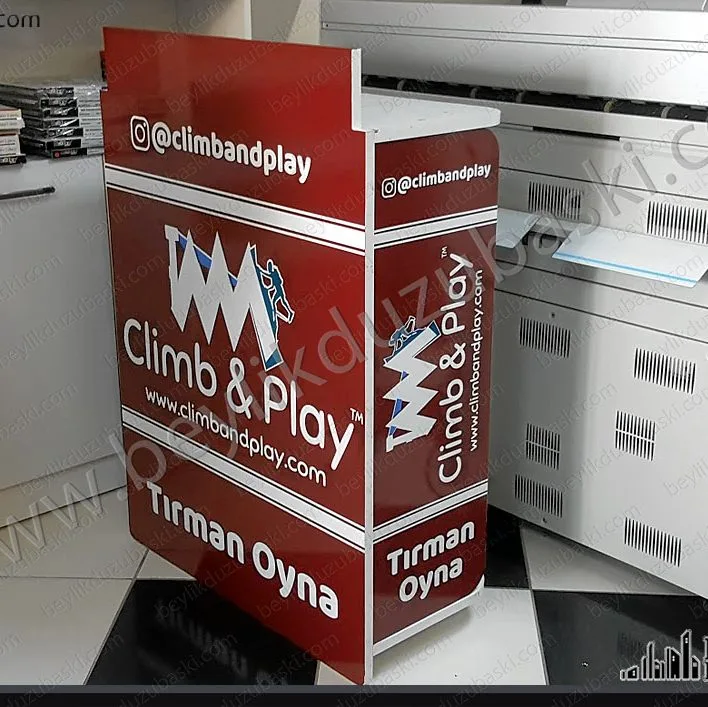 ahşap stand üzerine reklam giydirmesi yapılmıştır, ürün müşteri getirmiştir, tasarımlar kontrolünde yapılmış ve uygulama yapılmıştır, bu tarz stand ve ürün giydirmelerinde destek verilir
