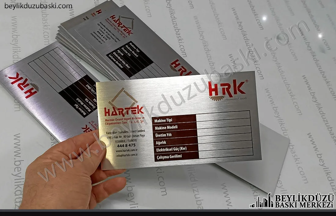 makine metal etiket baskı, üzerine vurma baskı olan metal plaka, kaliteli baskı, kaliteli makine etiketi, metal etiket baskı merkezi