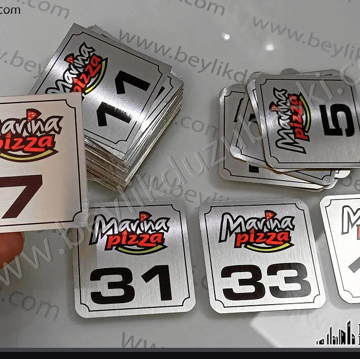 pizza metal etiket, ürün rafı için metal plaka, teslimat alanı için metal numara baskılı, etiket imalatı, kaliteli, metal ürün imalat, hızlı üretim, Pizza salonu için metal plaka baskı, raflar için oturma yerleri için metal numaralandırma