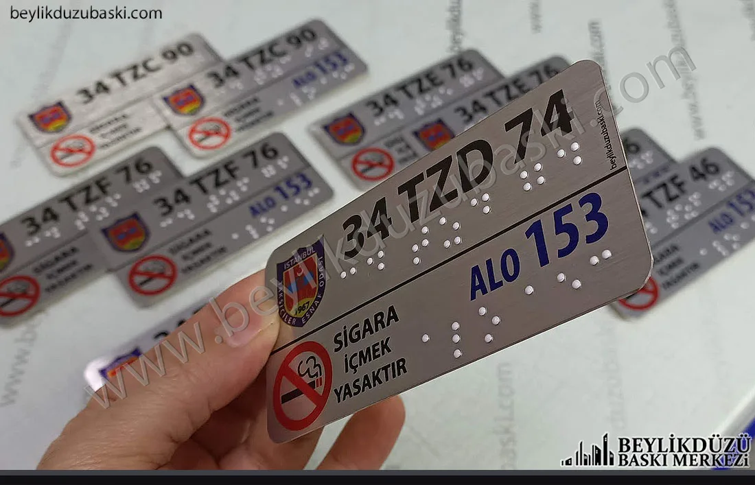 taksi için görme engelliler, yönetmeliğe uygun, braille alfabesi, metal taksi plakası, görme engelliler, kabartma baskı, taksi içi araç plakası, metal taksi içi görme engelliler plakası, yönetmeliğe uygun, taksi içi plaka yazılı kapı tabelası, körler alfabesi baskılı, taksi için, uyarı tabelası