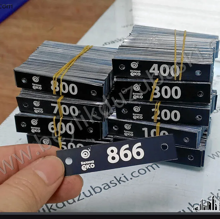 yurt dışı için yapılan, metal plaka, metal etiket, numara ve logo baskılı, adetli metal etiket, imalat, kenarları delikli ürün, hızlı üretim, uygun fiyat, metal etiket, dış mekan dayanıklı, kalıcı baskı, lazer markalama, kazıma yöntemi, eloksal, alüminyum, metal etiket, üretimi