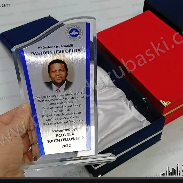 Kristal plaket, üzerine resim baskılı, cam plaket, kutu baskı dahil, tasarım desteği, aynı gün gönderim, ödül kupa ve madalyon imalat, cam plaket, kristal plaket, üzeri resim ve logo baskılı kristal plaket, hızlı teslim, tasarım destek