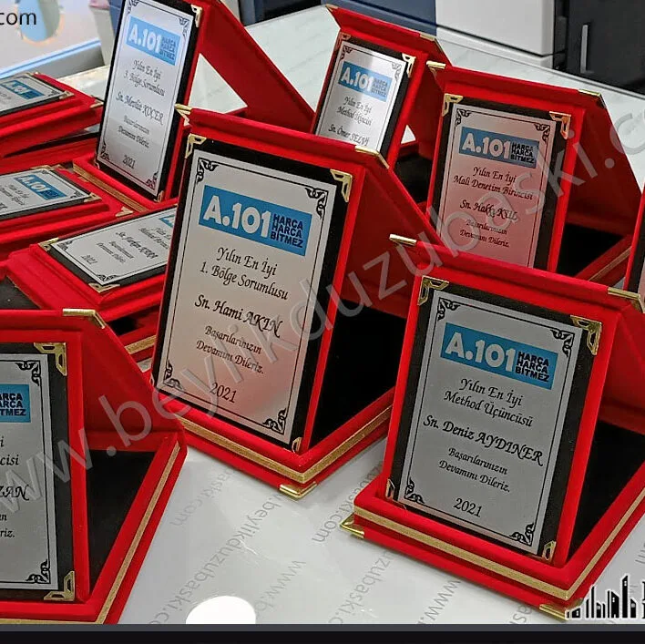 küçük boy plaket baskı, adetli ödül, plaket, kendinden kutulu ürün, A101 için yapılan plaket, birincilik, hediye ürünler, Kadife kutu plaket, küçük boy plaket, kaliteli baskı hızlı teslimat, birincilik ödülleri