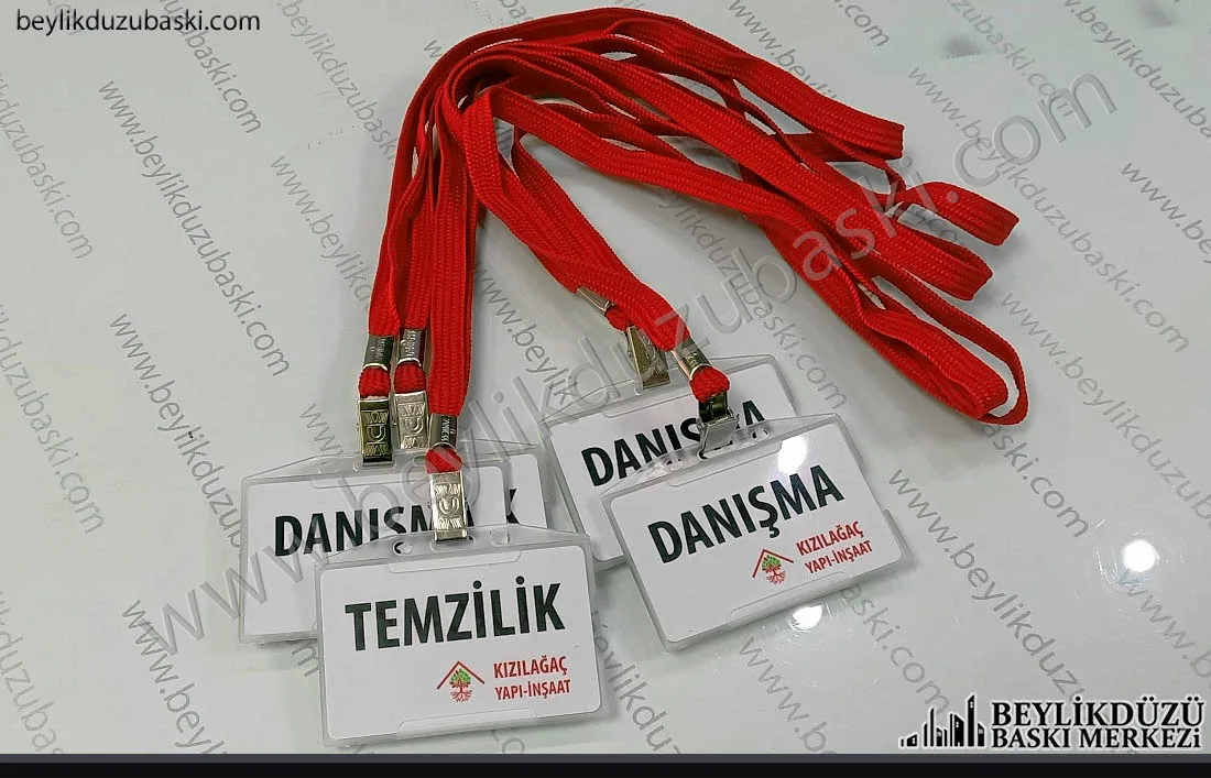 çalışan yaka isimliği, boyun ipi, askılı yaka kartı, plastik yaka isimliği, boyun askılı, ipli yaka isimliği, kaliteli ürün, hızlı üretim, Boyun ipi, yaka isimliği, ip askılı yaka kartı, personel isimliği, plastik kart baskılı