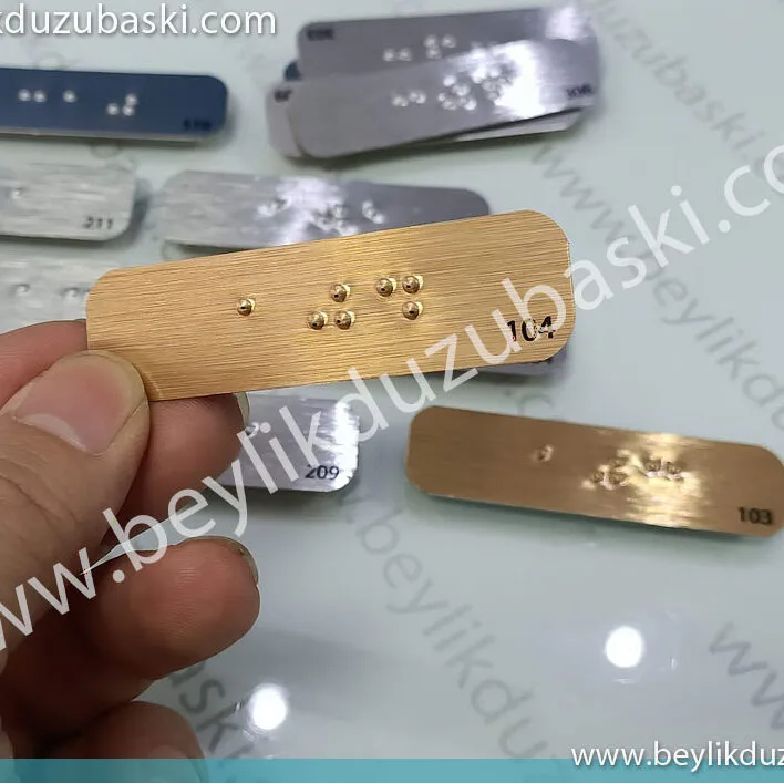 otel oda kapısı, görme engelliler için, oda numarası baskısı, oda numarasını bildiren, metal plaka, braille alfabesi oda numarası, görme engelli oda numarası, kabartma oda numarası, körler alfabesi oda numarası, kabartma oda numarası isimliği, görme engelli oda numarası, otel kapısı için kabartma oda numara baskısı