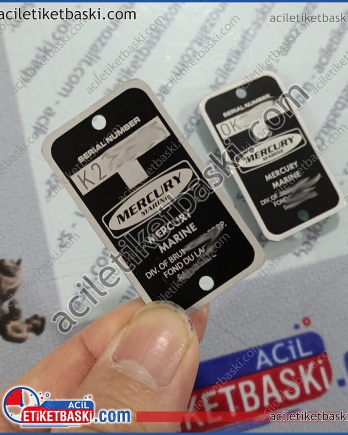 Mercury Marine, tekne etiketi motor etiketi, deniz motoru, dıştan takma, 210 Beygir, eski amerikan motor etiketi, kaliteli etiket, paslanmaz alüminyum, dış mekan dayanıklı, ısıya dayanıklı, tuzlu suya dayanıklı, tasarım desteği, aslına uygun, silinen okunmayan etiketlerin revizyonu, acil etiket baskı merkezi