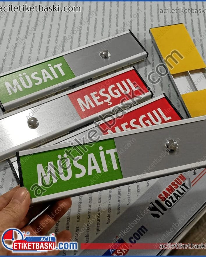 Sürgülü Kapı isimliği, sürgülü kapı tabelası, 6x25cm ebadında, alüminyum kapı isimliği, meşgul müsait i baskılı, dekoratif vidalı sürgülü tabela, kapı isimliği imalatı, kapı tabelası üretimi, plastik, alüminyum, pleksi, ahşap ürünlerimizi siteden bakabilirsiniz, ürünlerimiz aynı gün kargo yapılabilir