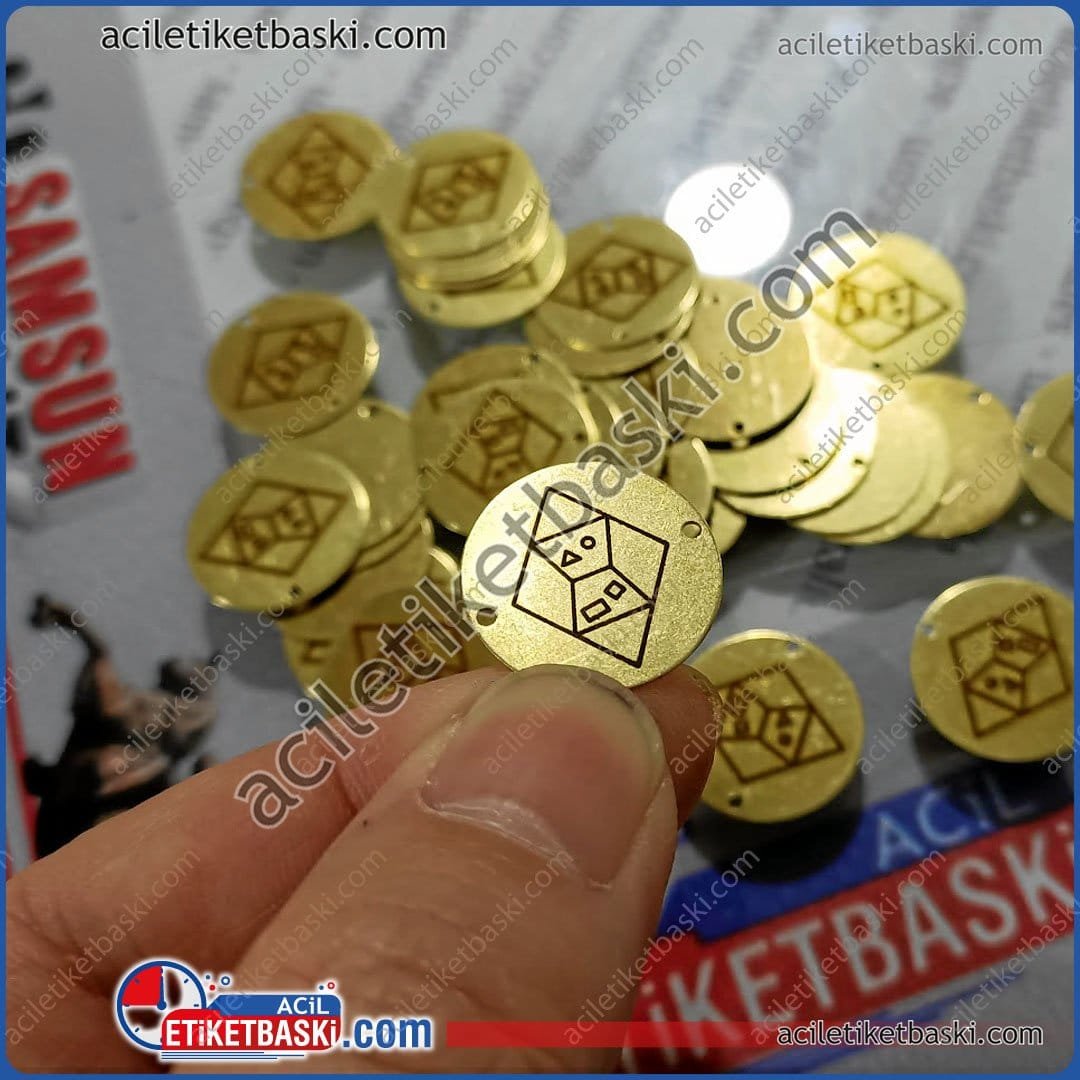 2 cm Gerçek Pirinç Metal Etiket – Lazer ile Kalıcı Baskı – Delikli Hobi ve Aksesuar Etiketi