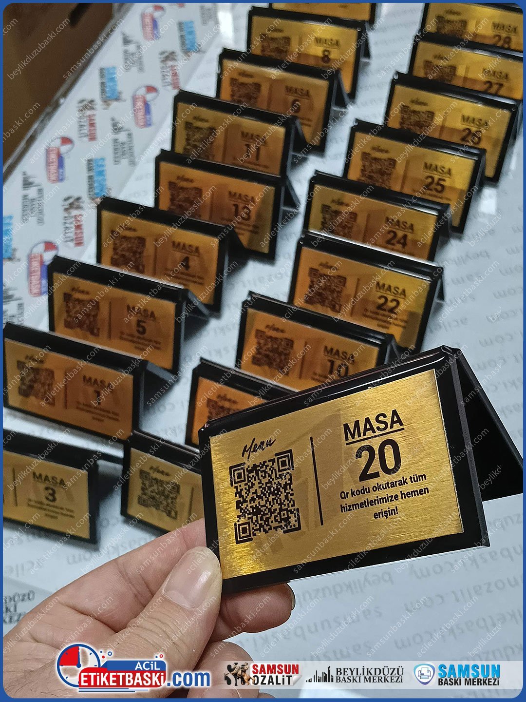5 mm Siyah Pleksi Üçgen (V Büküm) Fırçalı Metal Masa Numarası ve QR Menü Tabelası